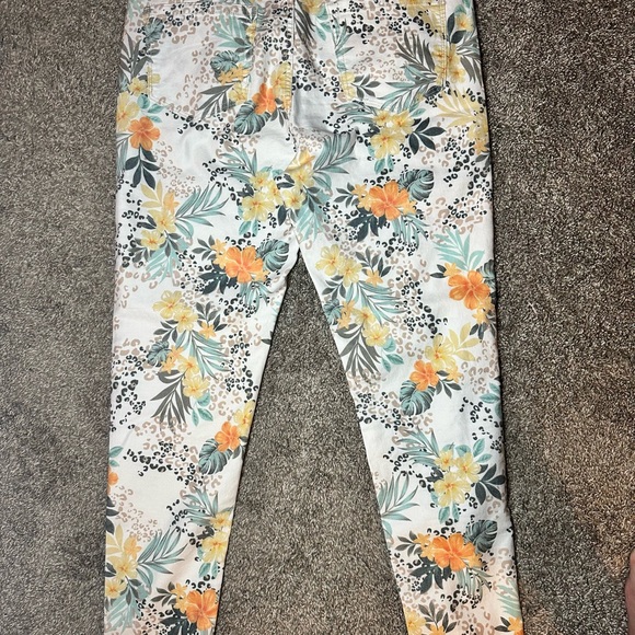 Coco + Carmen Floral Women Jeans - Multicolor - Picture 4 of 6